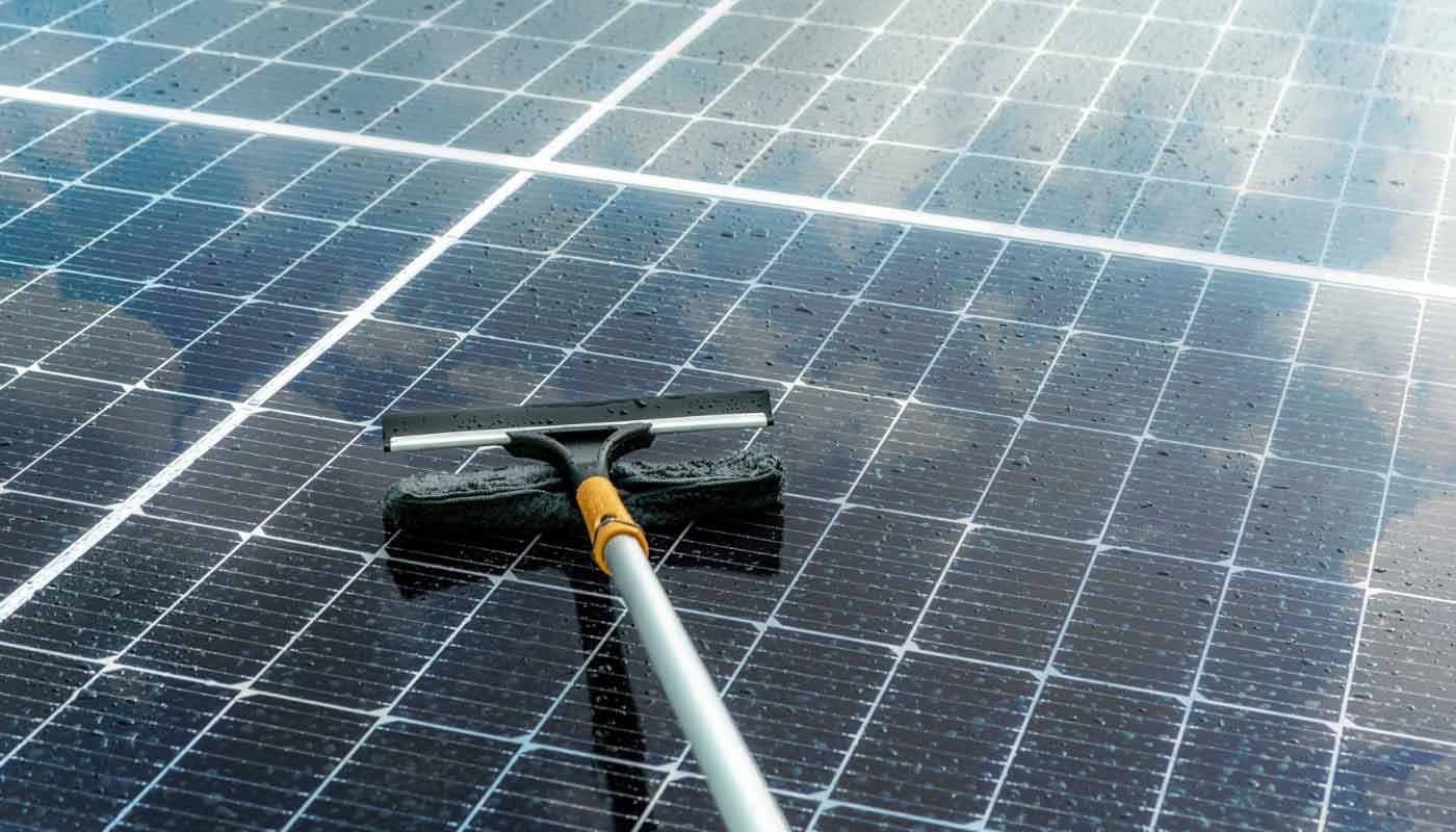 ¿Cómo limpiar las placas solares?