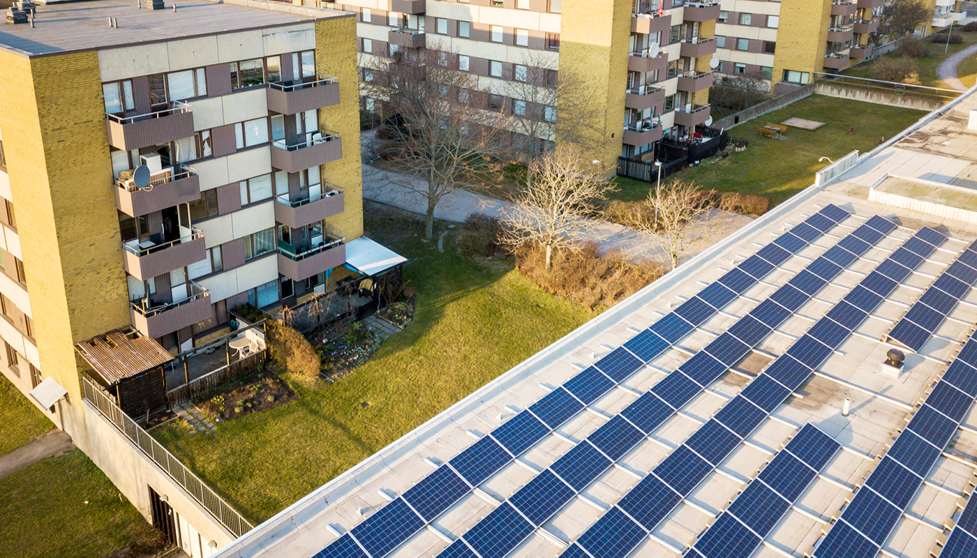 Instalación de paneles solares en una comunidad de vecinos: ¿cuántos tienen que estar de acuerdo?