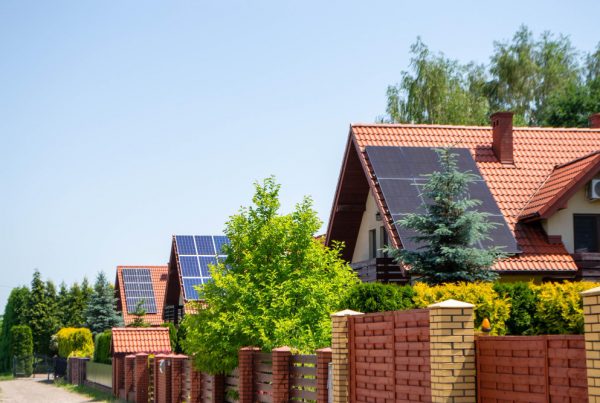 placas-solares-en-una-casa